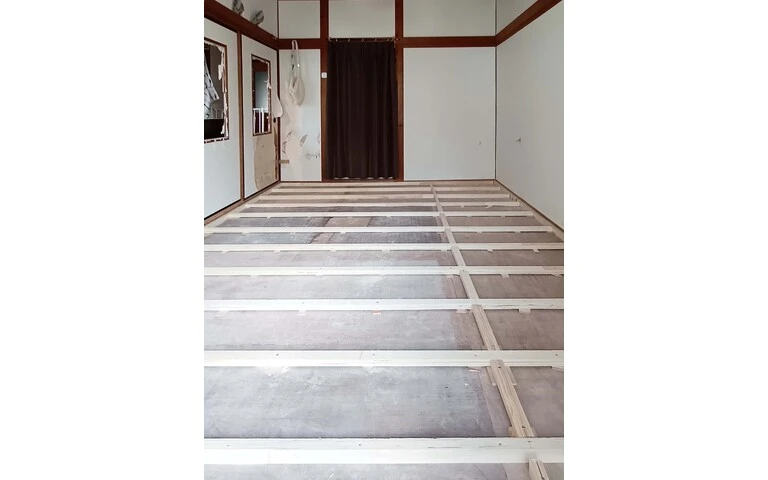 施工中　床材下地　賃貸物件